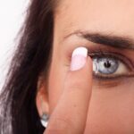beautiful-lady-putting-in-a-contact-lens
