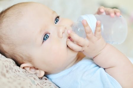 Hydration during the first year of life, hydrate your baby well
